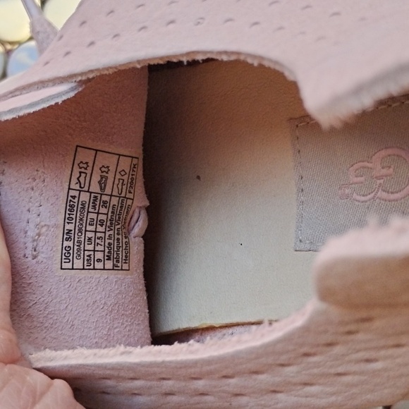 UGG Tye Trainers 💞💯 a lightweight sneaker featuring a Treadlite by UGG sz 9 - Picture 9 of 12